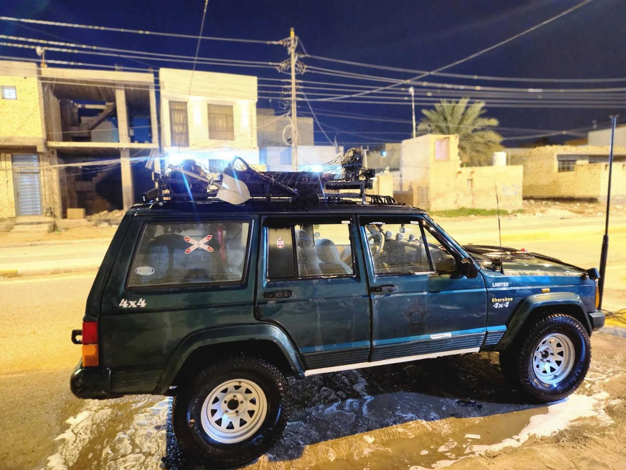 السلام عليكم جيب شيروكي موديل 91 السياره جاهزه من كلشي  السياره موجوده بالغزاليه رقم سليمانيه تحويل ثاني يوم باسمك  سعر 50وبيه مجال
***********
