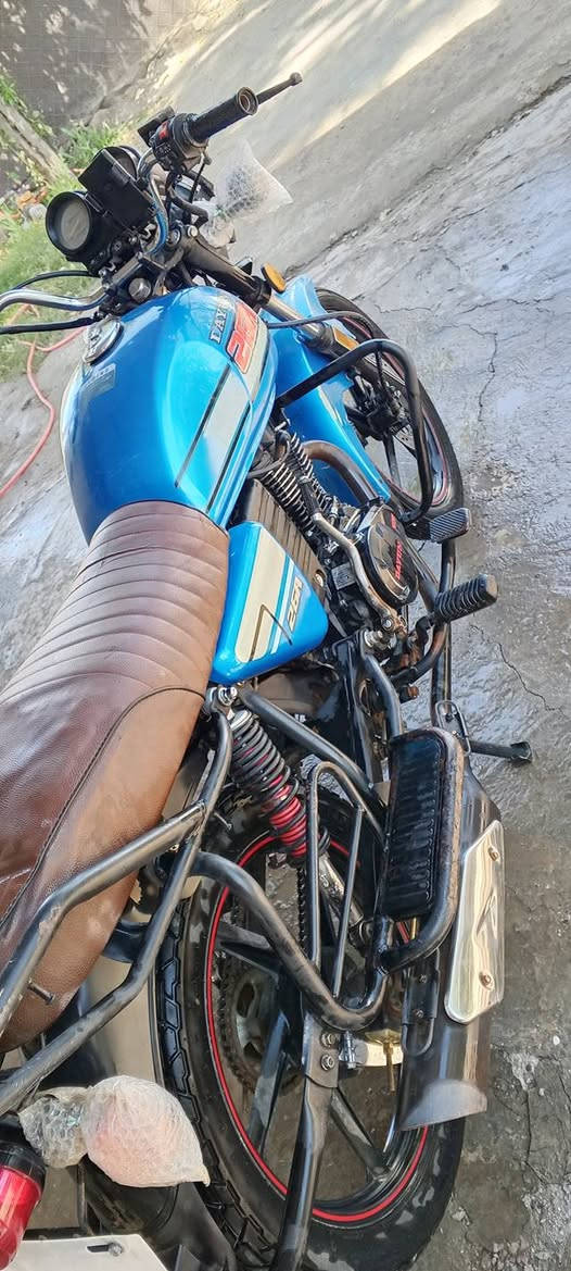 السلام عليكم دراجه للبيع دايون نفخ موديل 23 اوراق اصوليه بس استنساخ دراجه جاهزة من كلشي تايرات جدد كهربائيات كلها شغاله مكينه ما مفتوحه مكينه 200 السعر مليون و100 مكاني حله قضاء المحاويل  اس استفسار هذا الرقم ***********  *********** غير متواجد على الفيس
