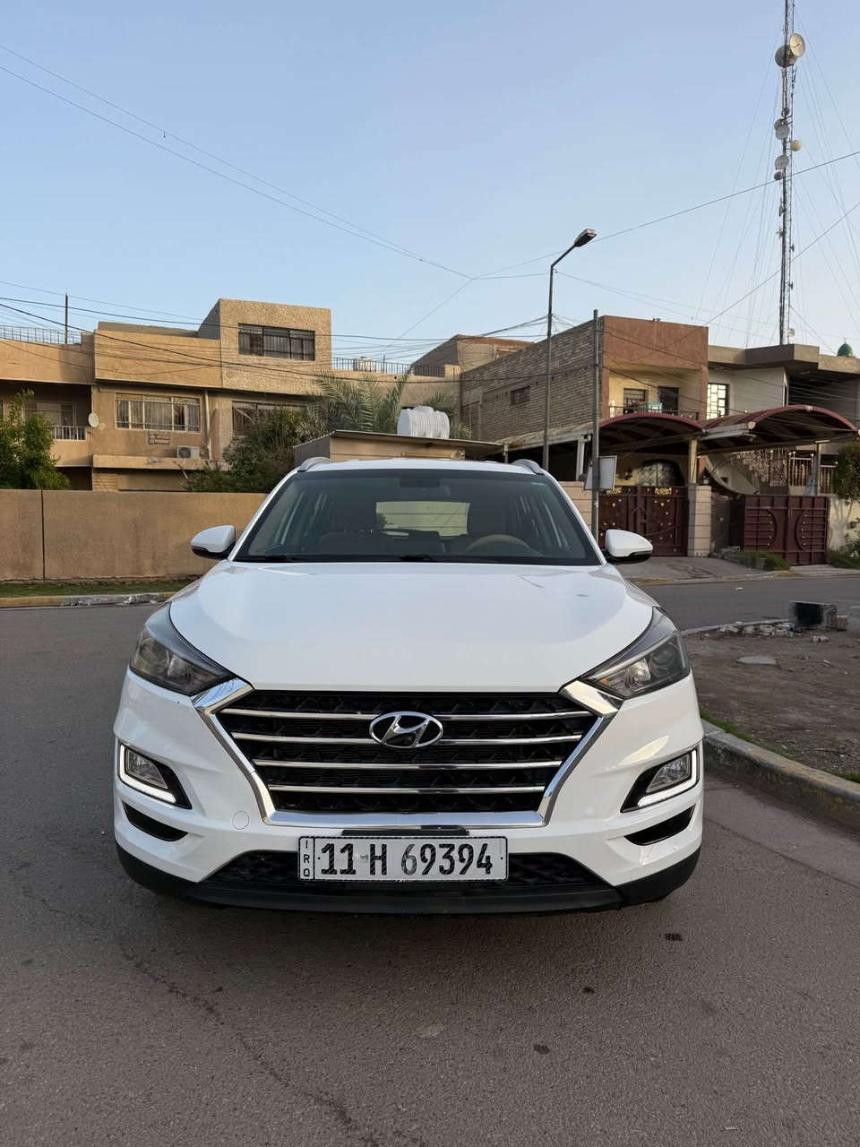 هونداي توسان 2020 خليجية مكفولة 
السعر ١٩٥ وبيها مجال بسيط 
رقمها بغداد باسمي وكلشي جديد 
محرك وكير وصدر نضيفات جدا 
تخم تايرات وباتري جدد 
تبريد قطعتين شغال ثلج + تدفئة 
مكفولة بدون قطرة صبغ حتى الدعاميات 
فقط مكانين بارد صغار جدا على كد إصبعين 
 بصمة - شاشة - كامرة - جام اوتو -حساسات - اشاير بالمري وشفط - تشغيل وفتح بصمة 
فول تحكم ستيرن - وكشنات كهرباء . 
مكاني بغداد المنصور للأستفسار
***********
***********
م . إبراهيم بغداد, العراق
