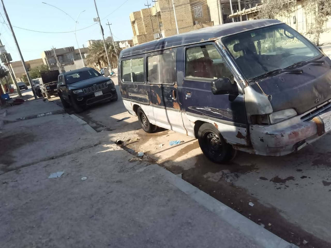 كيا للبيع مكينه وكير جدد ونجي توني شاهدن 
سياره حلوه عوزها شغل بسيط 
سعرها 18 وبيها مجال بسيط 
***********
