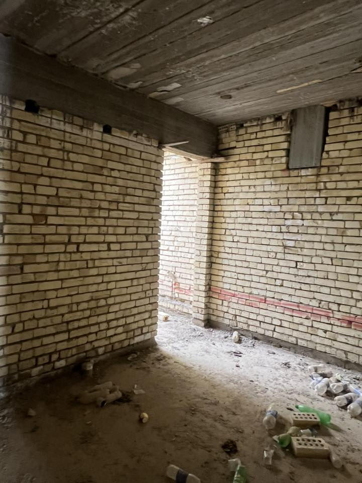 سلام عليكم بيت هيكل للبيع مساحة 100 متر نزال 20 واجه 5  المكان بعد السكه شارع بيت عنيد الشارع مقرنص مي ومجاري كامل 
الاستفسار عل الرقم ***********
