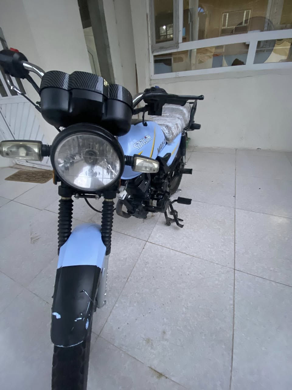 السلام عليكم
عندي دراجه سولنك موديل 24 ممشاها كدامكم 
المكينه مكفوله ما مفتوحه 
دشبول لمس 
كهربائيات كامله 
اوراق موجوده 
بس نقص بريك الامامي 
سعرها 750 وبيها مجال 
رقمي وتساب
***********
