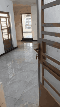 شقه طابق أول لايجار تتكون من غرفتين ومطبخ وصاله وحمام العنوان الدورة شارع المعلمين العمارة ع شارع عام الاستفسار ‏‪***********‬‏
