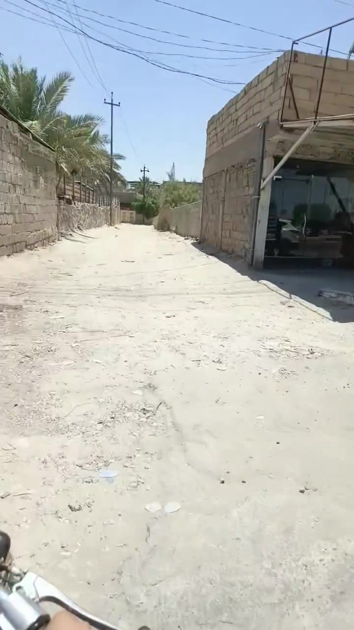 سلام عليكم الدار للبيع المساحه 600 عرض الشارع35طابو زراعي عقد خمسااوعشرين العنوان كنطرت السلام يبعد عن إلامام 2كيلو الاستفسار الاتصال ***********
