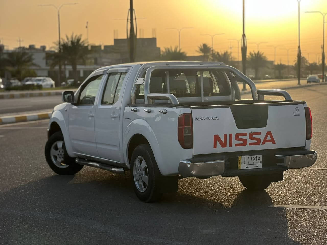 السلام عليكم
نيفارا ٢٠٠٩ 
رقم بغداد 
بيها قطع صبغ هيه مو حزام بس ابيعلك حزام عندي صورها قبل الصبغ 
السياره نضيفه
كير محرك تبريد كله مكفول 
صدر تايرات كلشي جديد
مسويلها ادامه كامله من محرك من تبريد من صدر  
مكانها فلوجه 
***********
