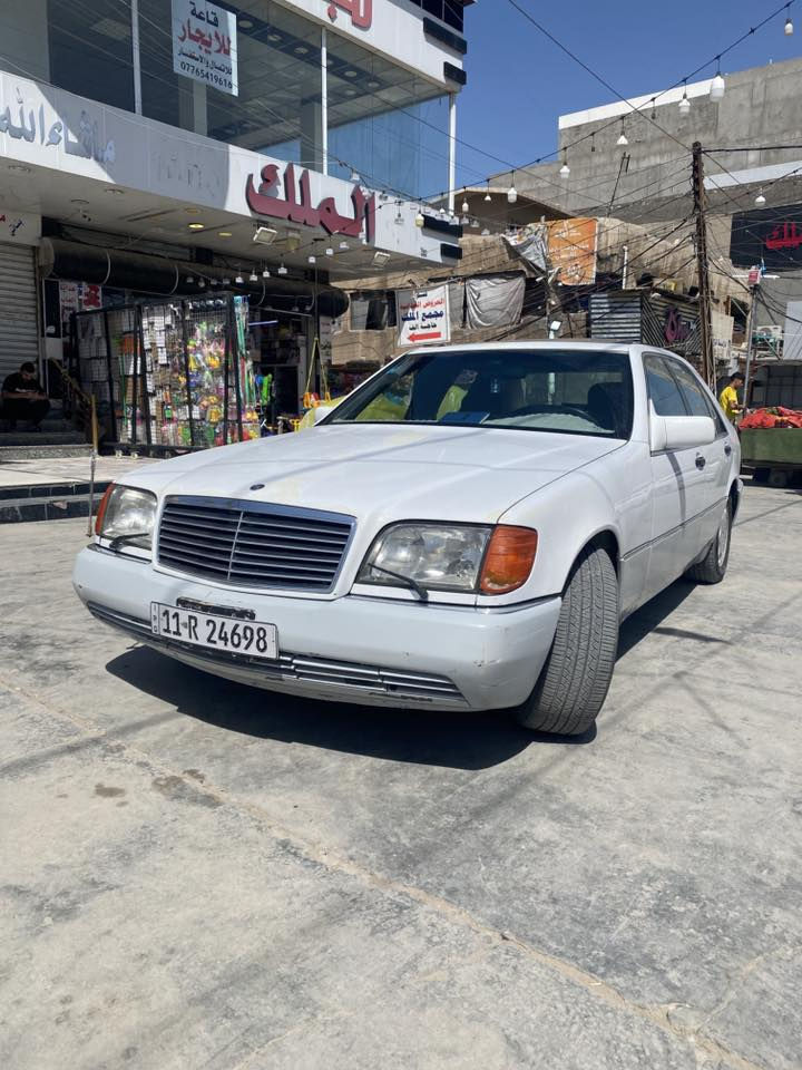 السلام عليكم شبح للبيع موديل 1993ابيض 
محرك تابوت 6سلندر 
مواصفتها معروفة من فتحت سقف محدثة جام والكشنات تحكم ابواب شفط المرايا شفط 
جميع الكهربائيات شغالة صدر مبدل حديثاً تايرات نضيفة جداً تبريد شغال 
السعر 78المكان بغداد العامرية ***********
