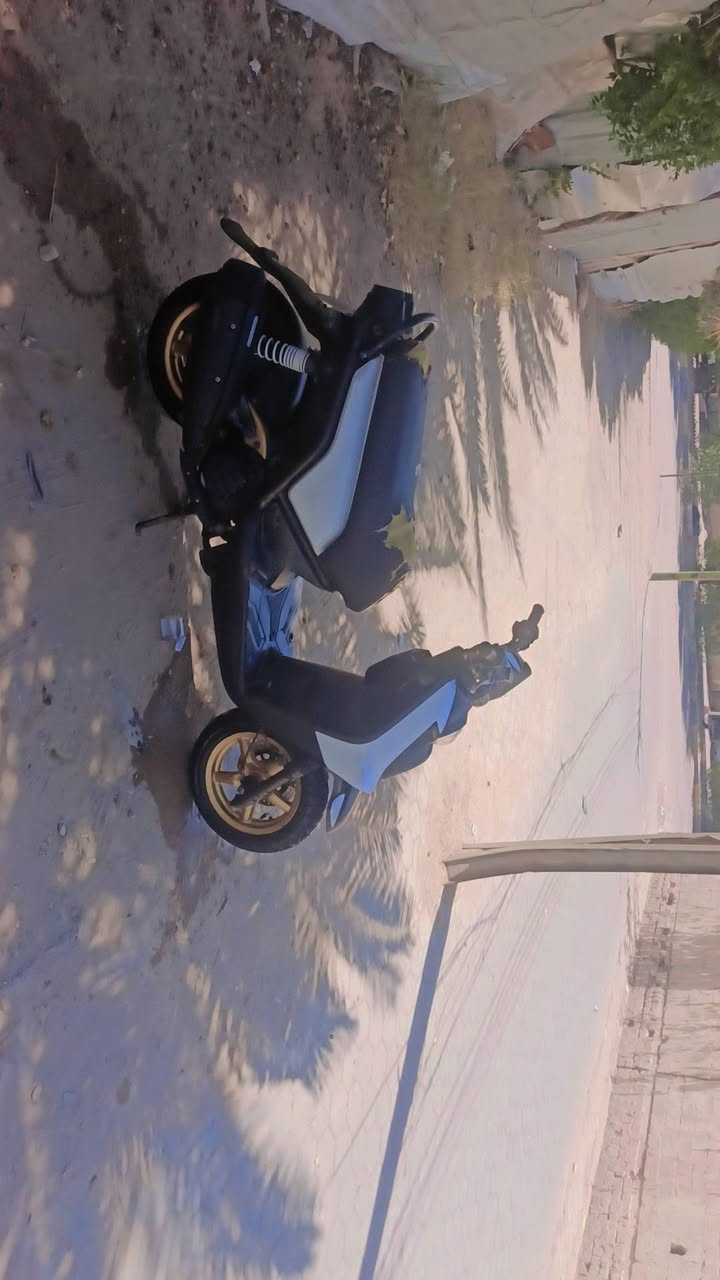 سلام عليكم سكنس جبلي للبيع بلاديه دراجه ما مفتوحه كهربائيات كلها شغاله دراجه عوزه بس تغليف الكشن سعره 950 وبيها مجال مكان النجف هذا رقمي***********
