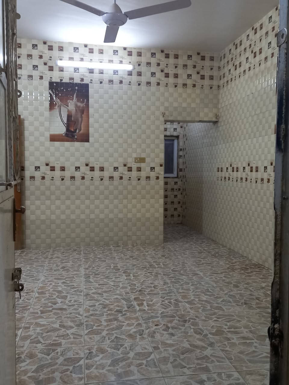 للأيجار بيت في حي القضاة مساحته ١٢٥ متر يحتوي على ٣ غرف نوم وموزع واستقبال ومطبخ وصحيات ٣ وكراج السعر ٤٠٠ ألف للإستفسار***********
