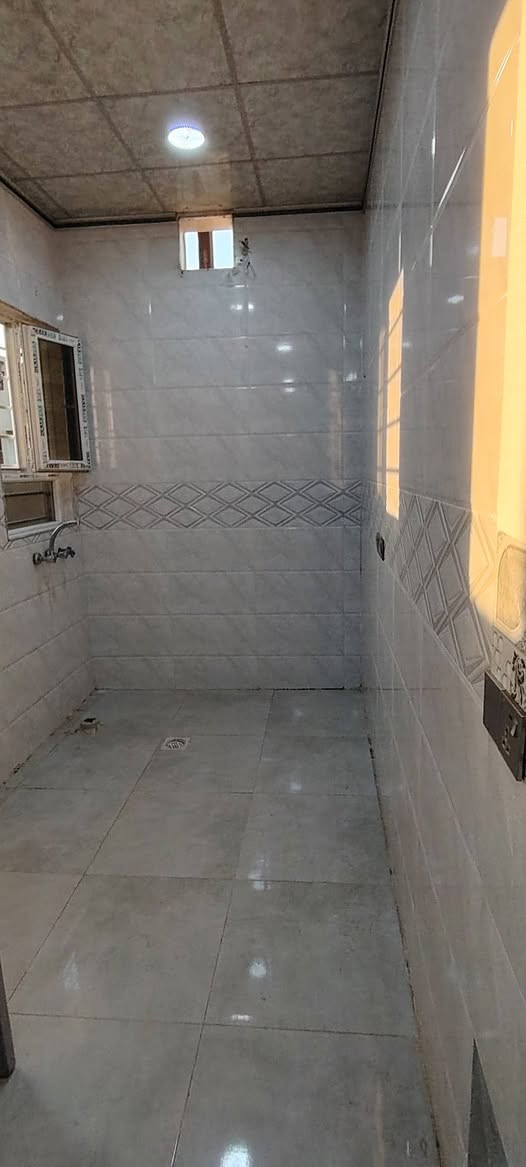 بسم الله) دار للبيع ( 100)متر باص #كارت بلديه و
معامله قرار تمليك باقي بس عل تقيم في حي السماح

 الاساتذه قرب مصتوصف 🏥 السماح خدمات ماء 💦

 كهرباء ⚡ تبليط 🛣️ يتكون الدار من غرفة نوم و هول و

 مطبخ و استقبال وصحيات الدار فول و قريب على شارع

 (60) و يوجد في المنطقه مدارس متوسطة وثانوية منطقه هدوء جدآ جدآ

 السعر 55 مليون 🇮🇶 

 ***********📞 

 ***********📞 

 ***********📞
