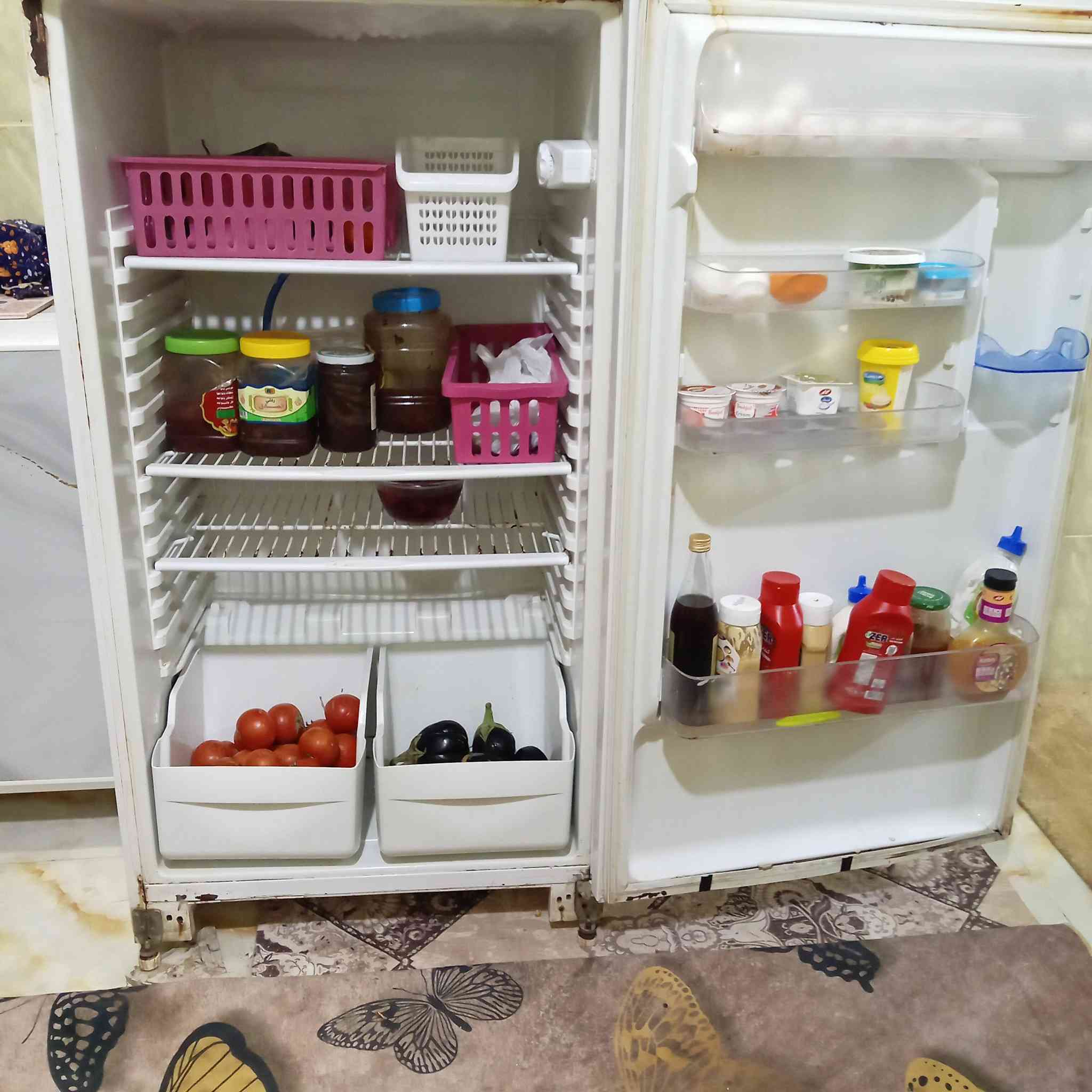 ثلاجه ب150وبيها مجال *********** والله نضيفا بس مكان ماعندي
