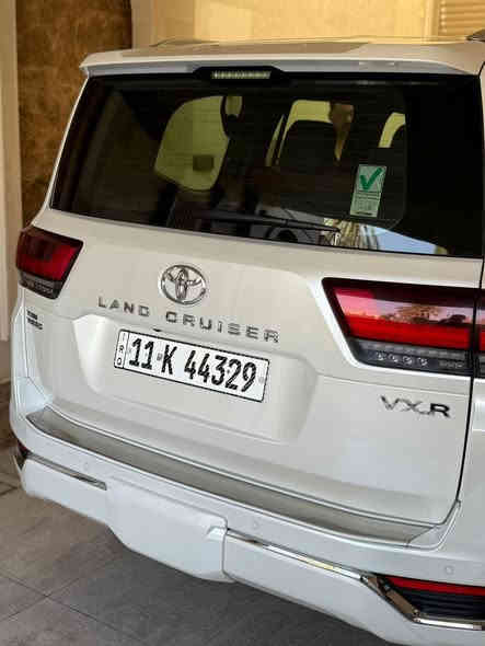 السلام عليكم 
للبيع لاندكروز 2023 vxr  
تون تيربو داخل احمر ثلاثه شاشات 
داتا شو كبير 
فول مواصفات واحد علئ واحد
السياره مكفوله كفاله عامه  
السياره بحاله الوكاله 
ماشيه 26حقيقي 
مغلفه ppf
رقم بغداد بإسمي
تبريد كشنات امامي خلفي 
كشنات كهرباء  
 السعر 825وبيها مجال حك الجيه
العنوان بغداد حي اور 
***********
