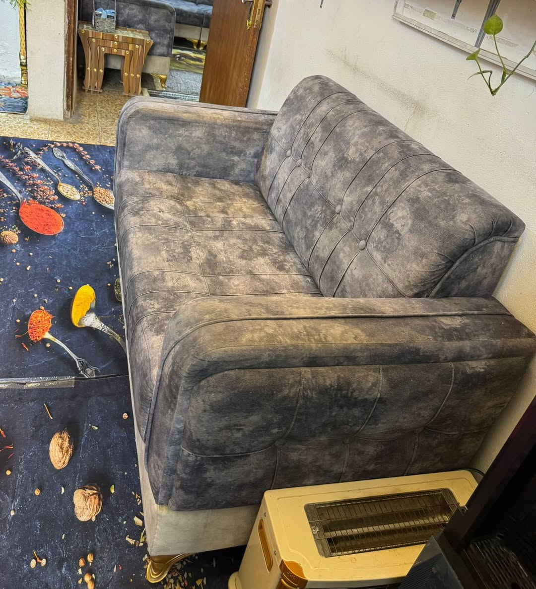 السلام ؏ـليڪـُم للبيع تخم ديوان 10 مقاعد نضيف مابي اي عيب سعره 300 وبي مجال قليل مكاني الشعله حي الجوادين للاستفسار ‭0787 615 3927‬ بي واتساب
