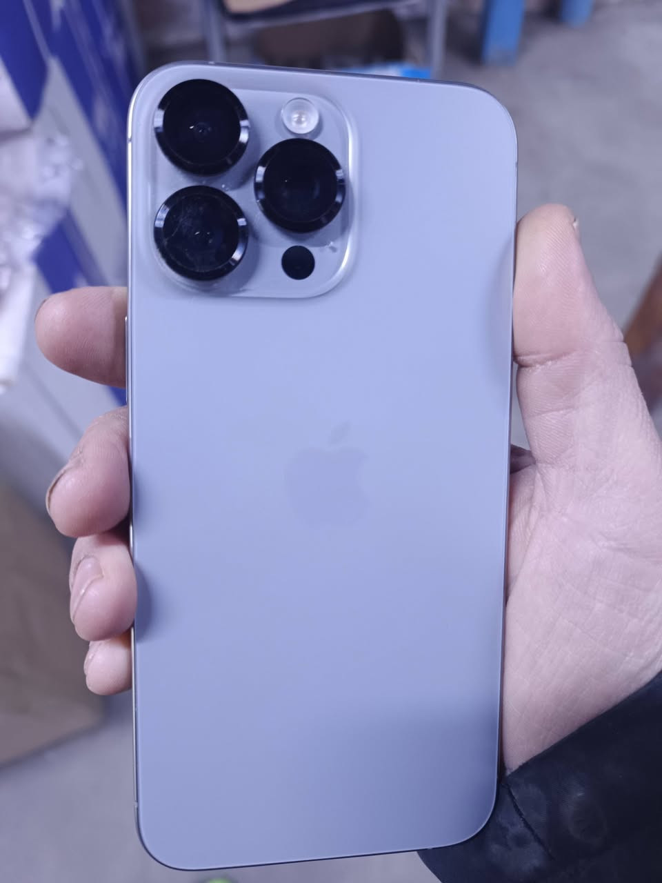 السلام عليكم ايفون 15 بروماكس ذاكرة ٢٥٦ كل شي مامبدل بي أي شي جديد بطارية ٩٦ مشحون ٢٧٠ مره سعره مليون ١٥٠ وبي مجال شراي يتصل *********** متواجد واتساب فقط
