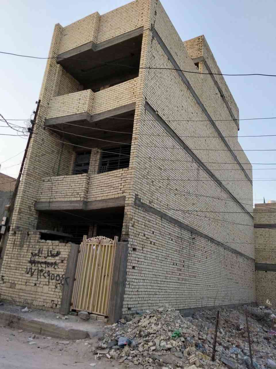 السلام عليكم للبيع بيت هيكل بل زراعي مال حي الامين الثانية الزراعي مقاطعة 2على 8 فرق  بيت عن 2على 9 مدفوع اشتركات كهرباء أو ماء طابو صرف سند 25 الموصفات موضحه بل فيدو بناء حديث 5 غرف نوم من عده الاستقبال 4 حمامات قريب على مشروع المدارس المشروع راح يتنفذ  المساحه 100 متر 5في20  امطبك.اشتايكر.جديد. امسس.كهرباء.او ماء عوزه بس ابياض او كاشي السعر 120 او بيه مجال رقمي ***********/***********
