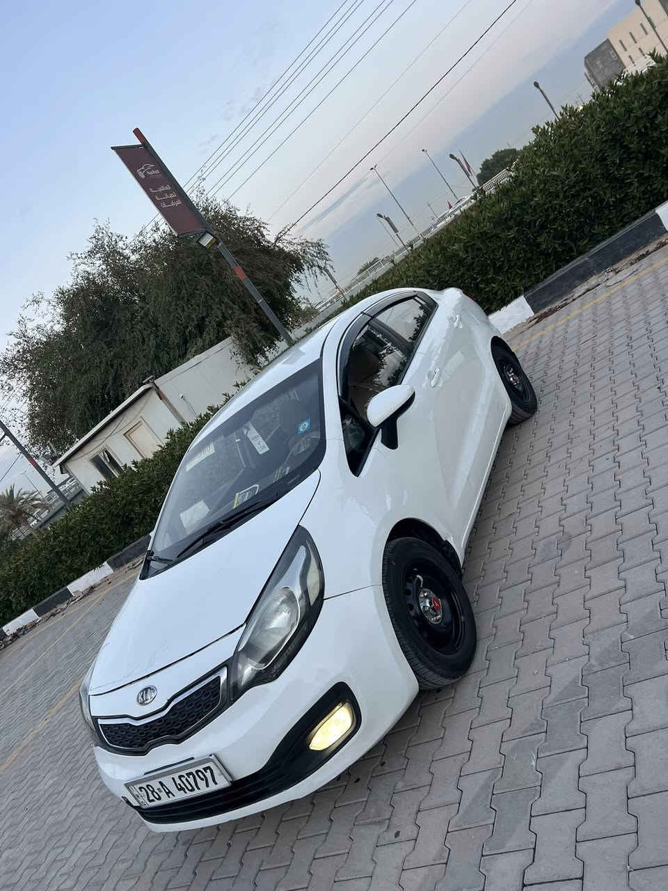 السلام عليكم
كيا ريو 2012 خليجي محرك 1600 قطرتين دوش كير محرك حداديه تخم تاير كله جديد 

السيارة بيها جاملغ وبنيد فقط رقم نجف الجديد بسمي تحويل مباشر 

السعر 87 سونار داخل المنشور 

العنوان النجف الاشرف قرب مطعم الخيمه 

***********
