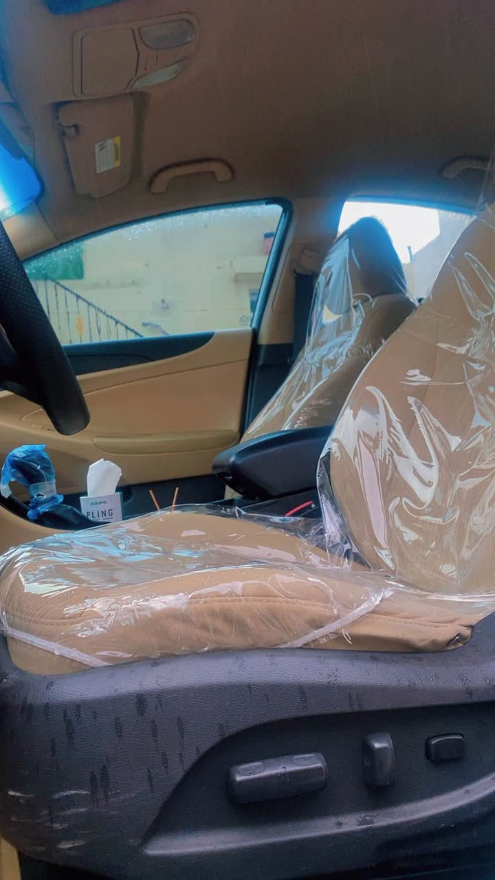 سلام عليكم 
هونداي سوناتا موديل 2011 
حجم المكينه 24 
سنويه ورقم جديد سنويه عظم بأسمي تحويل ثاني يوم
سياره جاهزه ماتصرف عليها ربع
طخم امامي خلفي مبدل جديد 
وياله وتايرات جدد وياله مال ازيرا 
نوزلات بلكات كلها جديد وعليها ادامه دوانز ماكو نهائياً 
صبغ السياره جماليه بيها تقريباً 4 قطع ونص بدون دواخل 
مواصفات السياره داخل اصفر واسود 
نظام ايكو 
تحديد سرعه وكشنات كهرب 
حساسات خلفيه 
سعر السياره 95 فقط 
بيع فقط بدون مراوس 
مكان السياره دهوك 
*********** واتساب دهوك, العراق
