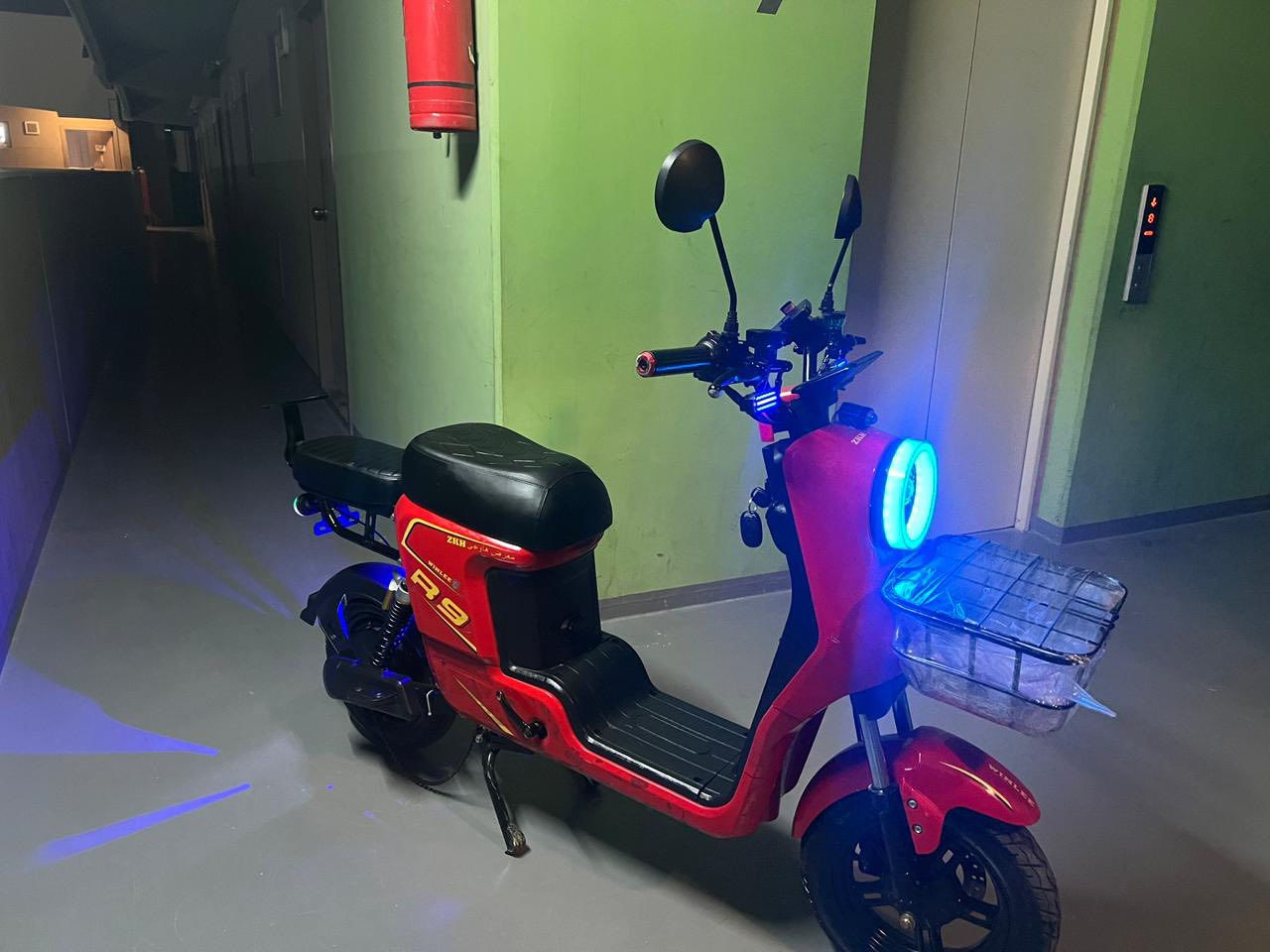 سلام عليكم دراجه شحن ار 9 البيع المواصفات المواصفات بطاريات خمسة قابل الزيادة رجوع بك أربع نمر كهربائيات كذا شغالة مكاني بغداد بسمايه ￼قريه 10 السعر 450 وبي مجال حق الجيه 
***********  وتساب
