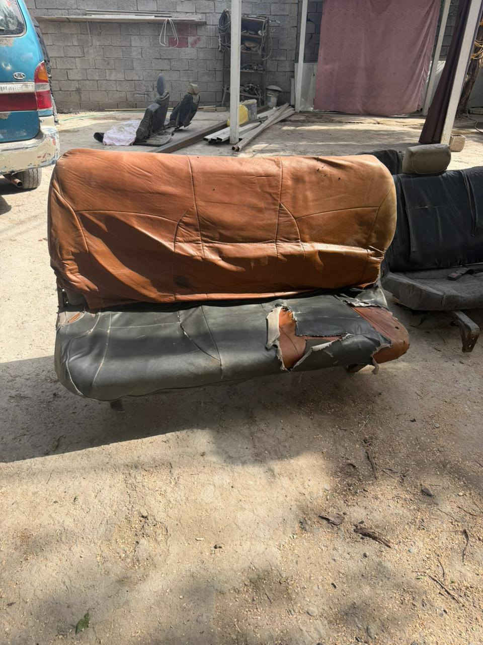 اسلام عليكم
كشنات مال بريجو مابيهن اي شي يعني اي كسر مابيهن بس يرداهن دوشمه سعر 50 
***********
