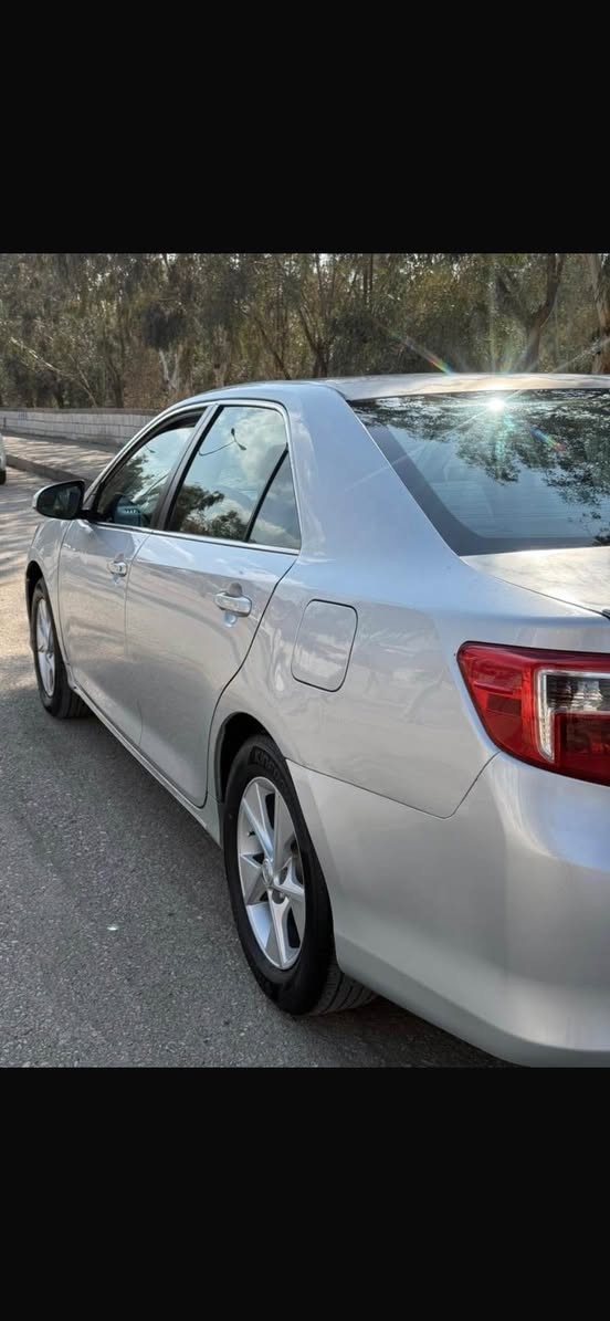 کامری مۆدیل ٢٠١٢ سلڤەر leگیرومەکینە بەشەرت سێ پارچەی بۆیاخە کەمی ناوی گرتووە کەمی کال بونەوەو شوختی هەیە سعری ١٠٤ مەعامەلە  سەنەوی لە٢٤ بەسەر چووە
***********
*********** شمشمل, السليمانية
