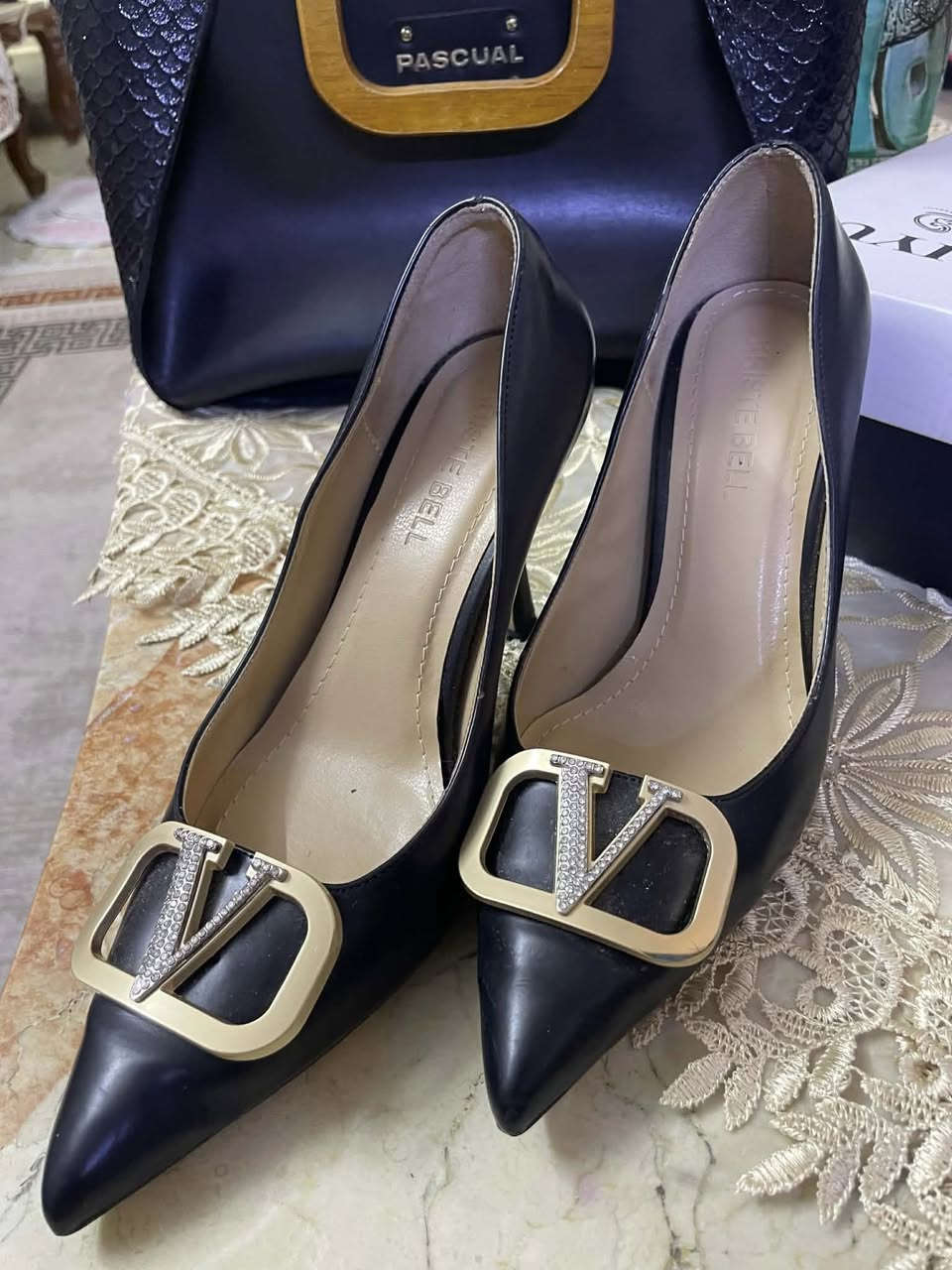 بنات حذاء جديد بعده باكيته ماركة قياس ٣٧ ثنينتهم وجنطه ممستخدمه 👠👜


**إذا كنت صاحب هذا الإعلان وتريد حذفه لأي سبب، رجاءا أرسل رسالة إلى الدعم الفني**