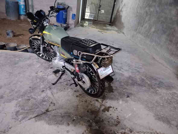 سلام عليكم 
سونك موديل 2025 
دراجه لوك.جديده صاله شهر نازلة من رمبه 
ماشيه 1000دراجه زيرو بمعنه.كلمه كفاله عامه من شخط وزلغ سعر 850قفل قفل قفل لتعاملني العنوان بغداد زعفرانيه 
***********
متواجد واتساب فقط
