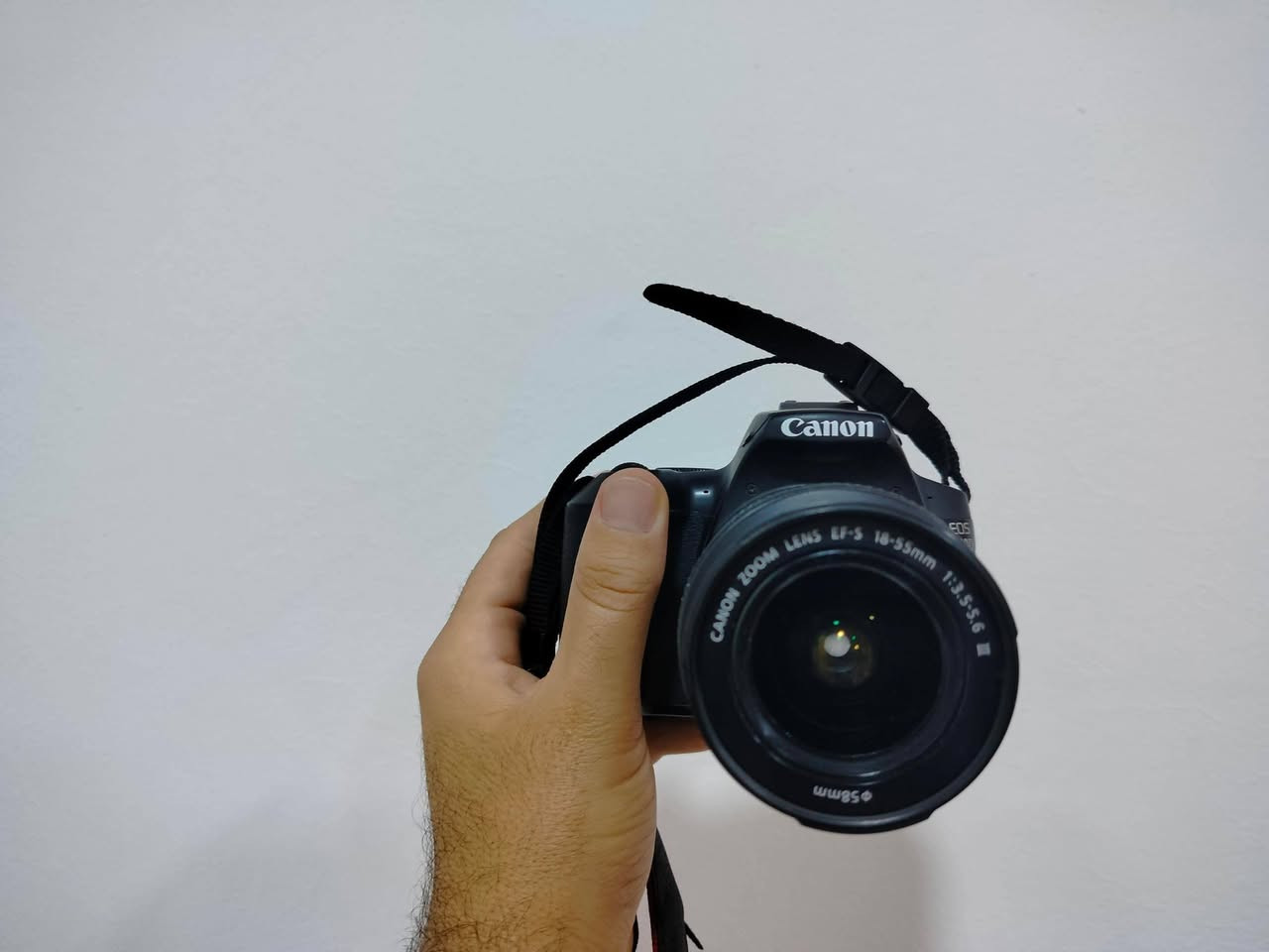 للبيع: كاميرا Canon EOS 250D (مثل الجديدة)
📸 دقة 24.1MP – تصوير فيديو 4K

🎥 شاشة لمس متحركة + تركيز سريع Dual Pixel AF

📱 Wi-Fi & Bluetooth – خفيفة وسهلة للفلوغ

📦 مع العدسة 18-55mm + بطارية وشاحن أصلي

🔹 الحالة: استخدام خفيف جدًا

💰 السعر: 450 ألف دينار

📍 الموقع: الموصل – قضاء سنجار 

📞 واتساب/اتصال: ***********
