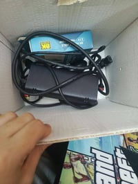 Xbox 360 يدات تحكم ثنين ، الملحقات كاملة وياه ، كارتونة مالته نظيفة  4...