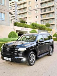 لاندكروزر بلاك ايدیشن • ٢٠٢٤ • ٣٦٠٠٠ كم