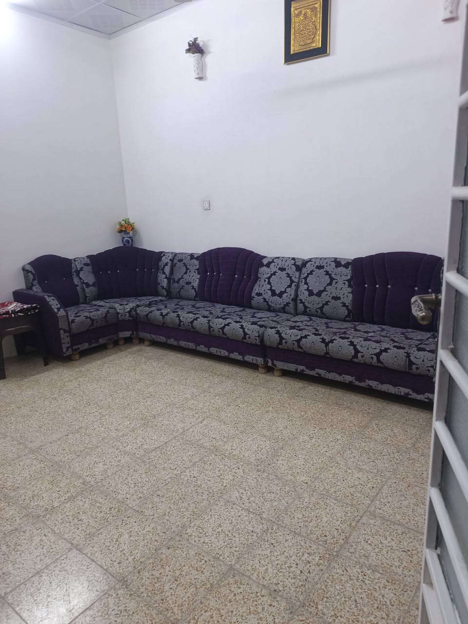 للبيع في حي السماح الاركان 125 متر
قرب جامه عبد الوهاب  قرب شارع 20 

طابق الاول غرفتين نوم +هول +استقبال + صحيات +مطبخ 

طابق الثاني هيكل نفس الجوه بس غرفه وحده كامله 

بيت ملك صرف 

الستفسار ع رقم التالي ***********       /***********
