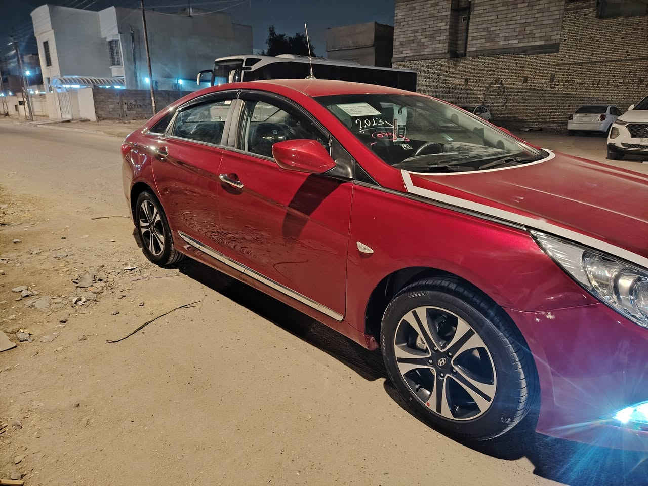 السلام عليكم سوناته سنه 2013 سياره وارد كوري مكفوله من الحادث ومن تبديل كوري معروف يجي بي صبغ بس باقي كفاله مكينه 2000 دوش كير تمام تبريد شغال حداديه جديده طخم تاير مشروع وطني سنويه ما منتهيه سياره اي نقص ما بيه وجاهزه الخير سعر 118 جوال *********** عنوان بصره 🌹
