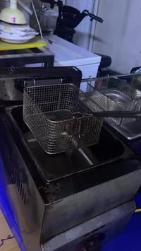 اخوان قلايات ستيل ثنين وحده تك وثانيه تكين مستعملات الجدحات شغالات كلش...