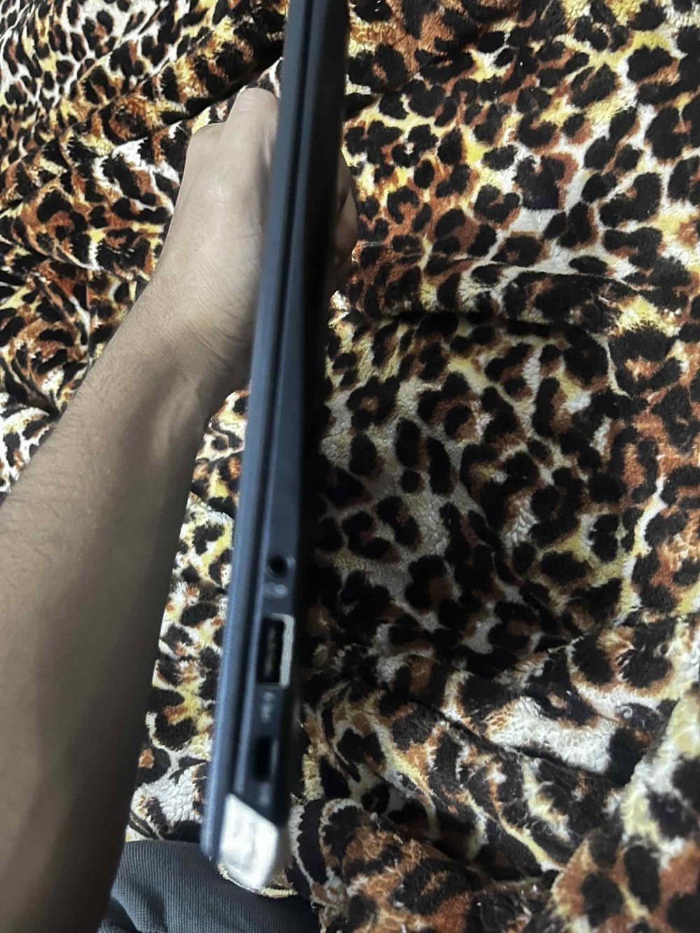 لابتوب داينبوك x40-g معالج i7 10510U رامات 16 3200 ذاكره 512ssd كرت شاشه كرافيكس فاملي4 كيكا مراوس بكيس او بيع بسعر
العنوان: النجف الاشرف بيع او مراوس