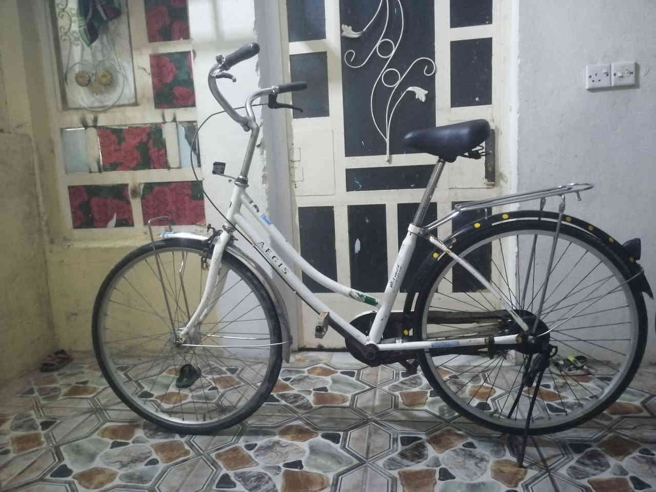 سلام عليكم بايسكل البيع حجم ٢٦ نضيف فول حساس سعره 55وبي مجال الشراي عنوان بعقوبه تحرير ***********
