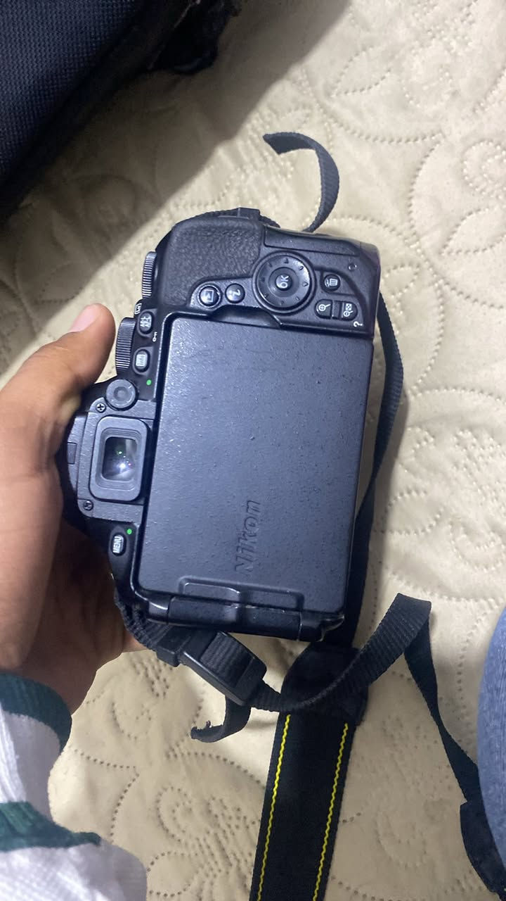 سلام عليكم
كامره نيكون 5600
عدسه 150,500
عدسه18,55
ملحقات،بطاريه،شاحنه،رام،جنطت كامره جنطة زرم
رام،توصاله نقل
ستان رياضي 
نضافه90/100
شتر25k
السعر خاص

صورت لكامره
***********
