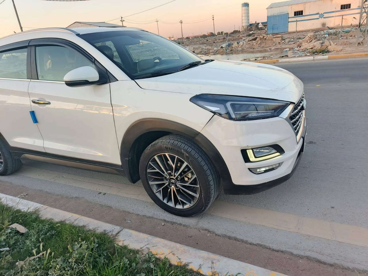 السلام عليكم سياره نوع توسان خليجي موديل 2020 فول موصفات عده الفتحه السياره كفاله عامه من ضربه وتبديل بس بيها بنيد رش كلير اثر شخوط جماليه الباقي كفاله عامه كير مكبنه حداديه تبريد خير من الله السياره جديده شركه الكاصد دخل صاج حساسات كامره دوره شاسه جبيره العنوان كريلاء السعر187وبيها مجال حك الجيه رقم الهاتف  ***********
