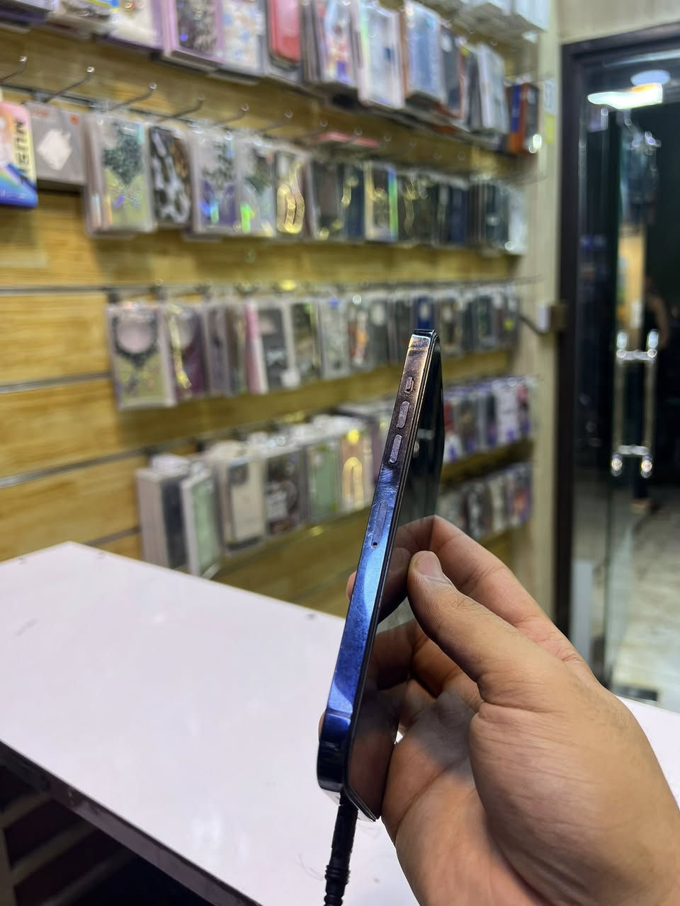 يا الله 
١٢ برو ماكس لون نيلي 
مبدل شاشه وبطاريه وكامرات 
ذاكره ٢٥٦ 
اي نقص مابي تصلح بل كامل 
السعر ٢٥٠ بي مجال


**إذا كنت صاحب هذا الإعلان وتريد حذفه لأي سبب، رجاءا أرسل رسالة إلى الدعم الفني**