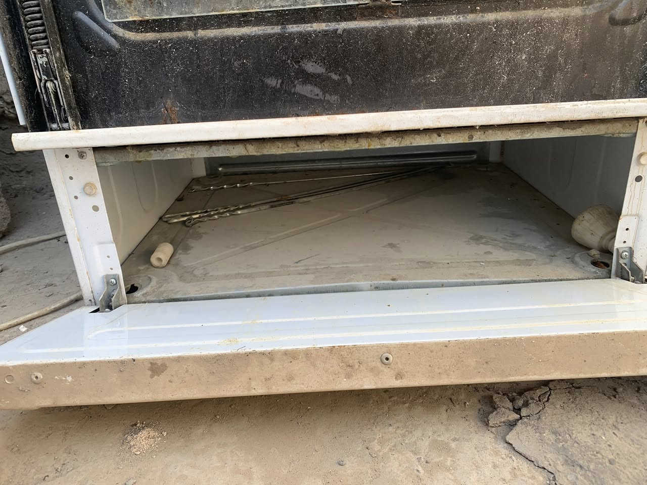 سلام عليكم طباخ تركي للبيع شرط كله شغال
فرن فوك و الجوه و جداحه كهرباء يشتغل .. فقط يحتاج غسل
السعر 45 وبيه مجال 
للاستفسار *********** 
اذا وحده باعته الها عموله
