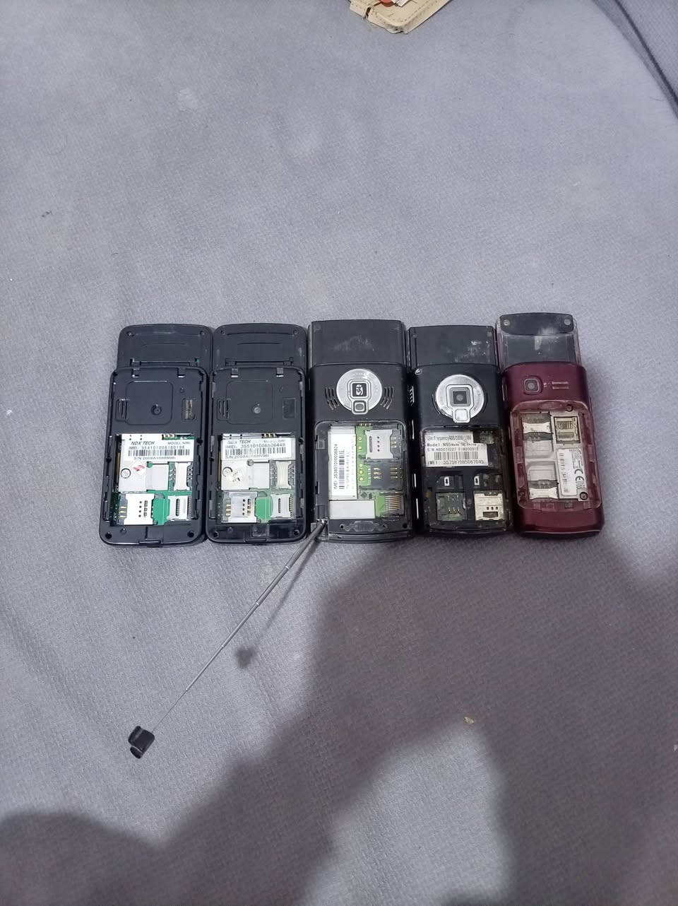 السلام عليكم 5 أجهزة بدون بطاريات عالاغلب يشتغلن بس أبيع فحم
الي يفيدنة أنطينة سعر وبالعافية
***********
