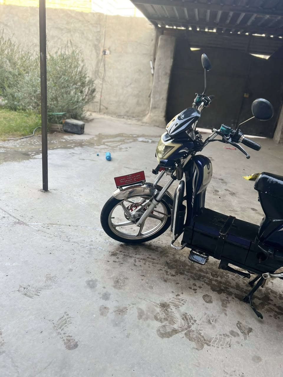 الموطور نضيف وكلشبي شغال مكان فلوجة سعرة 350 ووبي مجال قليل ابو 250 لتعلق ولا تراسل وهذة رقمي بي وتساب ***********
