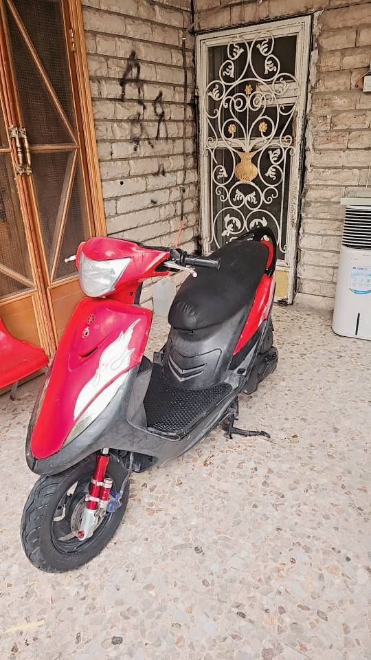 دراجه ماكس عدله بلاديه مكينه مامفتوحه بوشه ٤٩ بلاديه مكينه ناعمه شلعه تخبل  دراجه بلاد كفرات اصليه مختمه دراجه كلهه شغاله نكره سلف اشاير لايت كهربائيات دبلات اصليه دراجه كلهه شغاله من الطول لطول *********** البصره شارع تموز السعر ٦٥٠ البصرة, العراق
