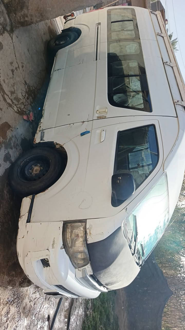 سلام عليكم للبيع جنبي 13 السياره بيهه طخه باب السلايت وكدام شويه شبر ولباقي مكفول محرك كير مكفولات سياره خير من الله المكان سياره اللطيفيه السعر 118 رقم صاحب سياره ***********
