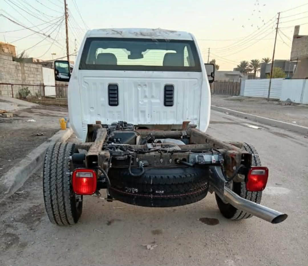 للبيع
سيارة سلفدور موديل ٢٠٢٤ 
فور ويل 
صفر كيلو متر 
مري شفط 
بدون ايرباك 
الضرر سقف القمارة 
***********
