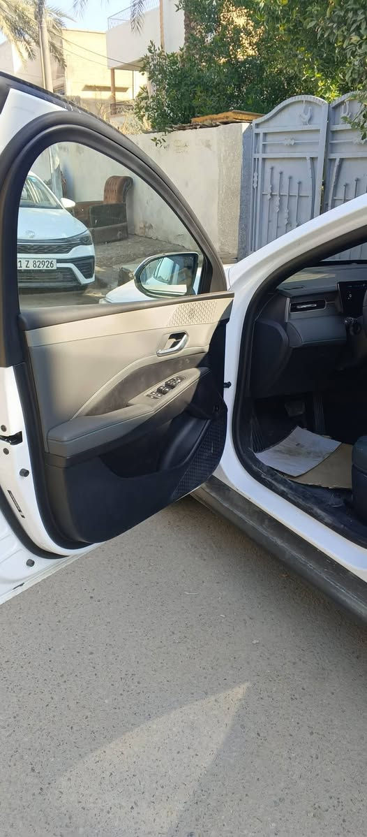 السلام عليكم سيارة BYD جن ابلاس للبيع موديل 2025 زيرو السعر 19 مليون و300 الف
ملاحضة:بيهة شخط بصيط بين الجاملغ والباب الخلفي 
للاتصال:***********
            ***********
