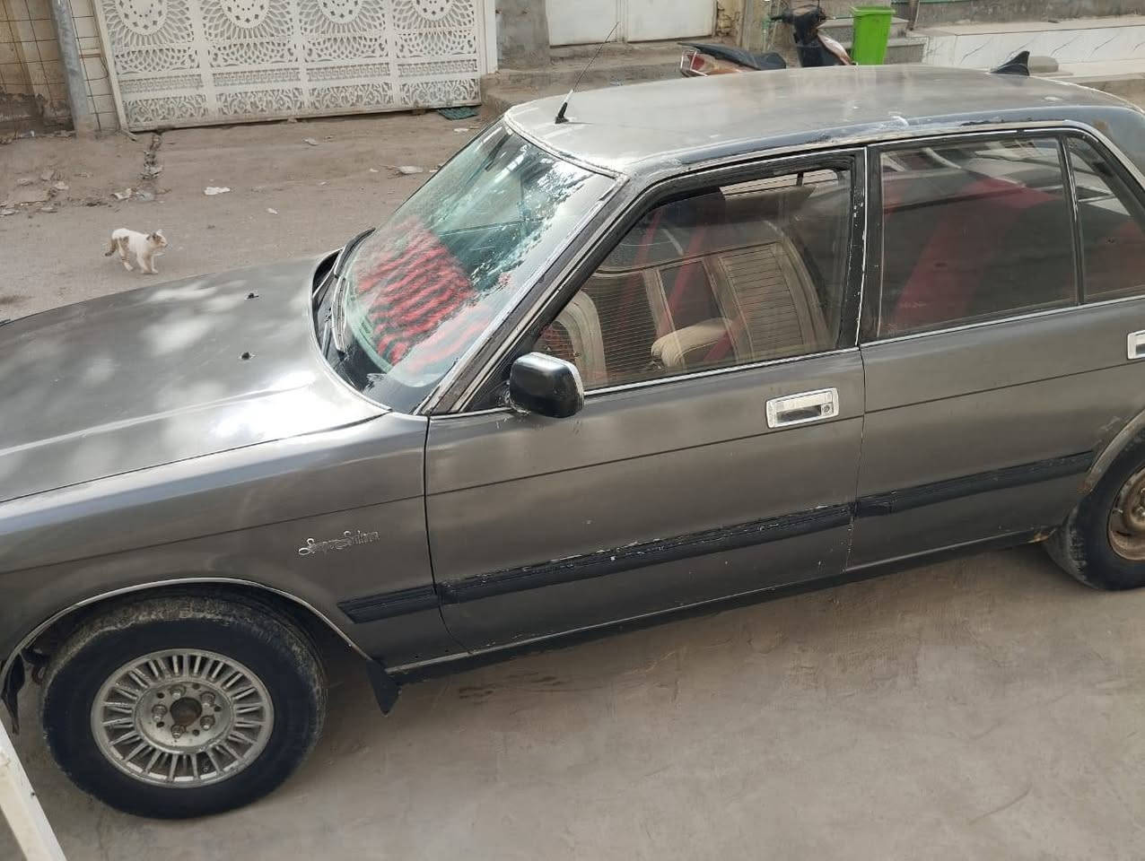 سيدان كراون رقم واسط اتعهد بالمداور والغرامات يوم 1/14 اخذته امس ب24 حسب المكاتبه المنشوره
 بس صار عندي ظرف طارئء واحتاجيت 
 العنوان الناصريه الاسكان الصناعي هـ / ***********
