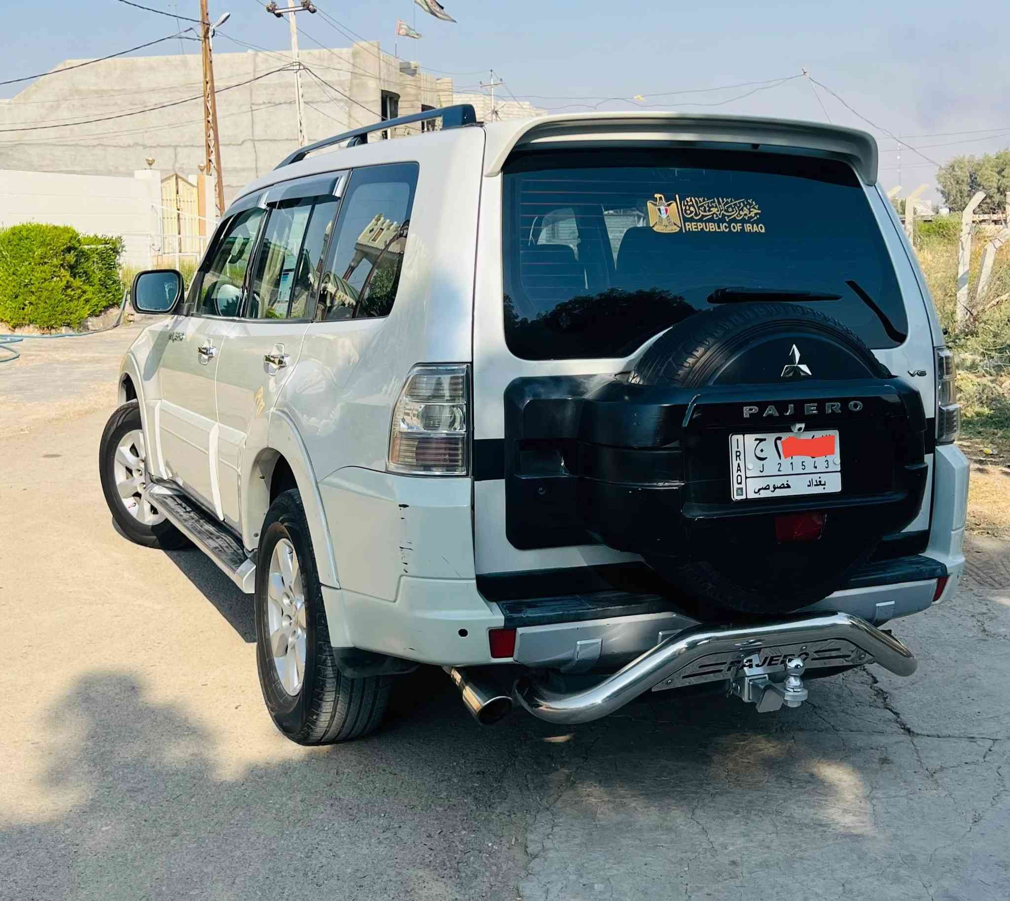 للبيع باجيرو 2008 محدثه 2016 رقم بغداد بيها خمس قطع صبغ يعني نص احزام. گير ومكينه مكفولات تخم تاير جديد كشنات تدفئه.ثلاجه وهواي بيها مواصفات مكان السياره ديالى السعر 100$  الاتصال ***********
