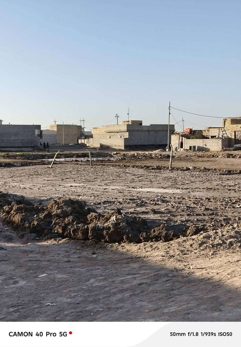 عرصه للبيع المساحه 600 الواجها 20نزال 30 علا شارعين ركن ماء وكهرباء ومدارس اوتبليط بلباب العرصه بسمي زراعي سند 25 المكان الديوانيه  قرب حي المين يم معمل الكاشي قريبه حيل علا الشارع العام تبعد عن الشارع 200متر اتصال ***********
