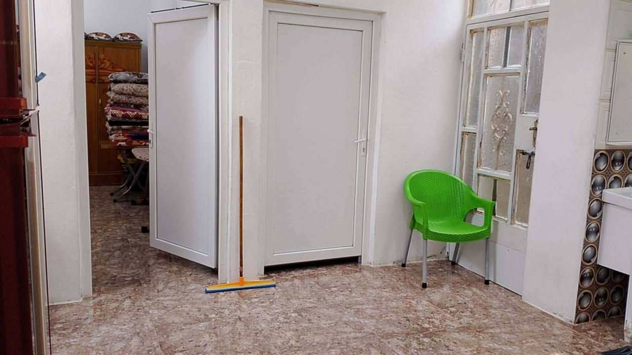 السلام عليكم دار للبيع المساحة 140 طابو زراعي سند 25 بسمنة مكون من غرف عدد 2 مناور عدد 2 صالة مطبخ واستقبال استارة وبيتونة كامل وكراج سيارة بيت مرتب حيل الموقع بعقوبة ام الاعضام يم الجسر الجديد خدمات كاملة للستفسار سعر ٩٥ قابل لتفاوض


**إذا كنت صاحب هذا الإعلان وتريد حذفه لأي سبب، رجاءا أرسل رسالة إلى الدعم الفني**