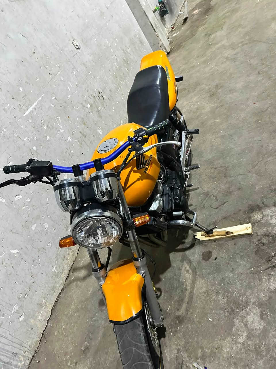 cb 400
مكفوله كير ومكينه وكهربائيات دراجه كامله تجي تنگر سلف وتطلع شرط اذا مو الواحد مالتها 70لاتاخذها 14وبيها مجال
***********
