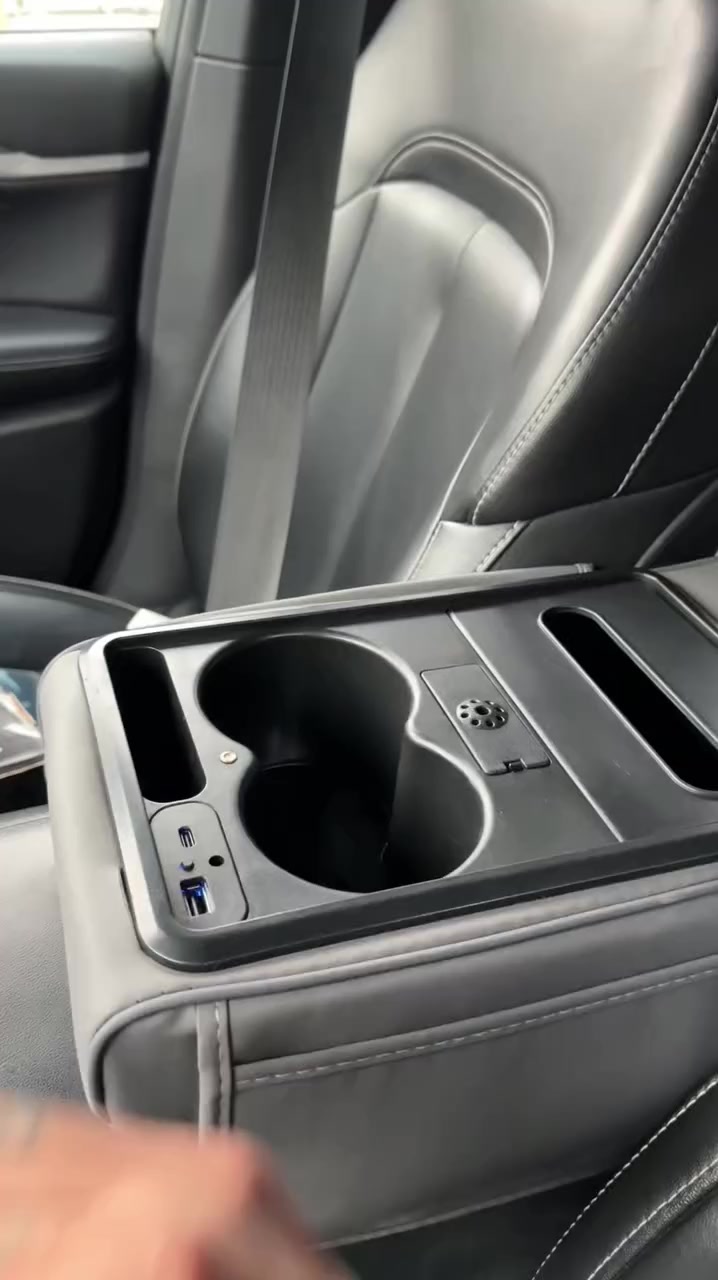 🚗 رتّب سيارتك وخليها أفخم

مسند ذراع مريح مع تخزين ذكي

مبخرة مدمجة لتعطير السيارة

حامل أكواب ومناديل عملي

منافذ شحن USB و Type-C

تصميم أنيق وثبات عالي

راحة وتنظيم بكل مشوار ✨
#ramadhan #badbunny #Febrero #halftimeshow #رمضان


**إذا كنت صاحب هذا الإعلان وتريد حذفه لأي سبب، رجاءا أرسل رسالة إلى الدعم الفني**