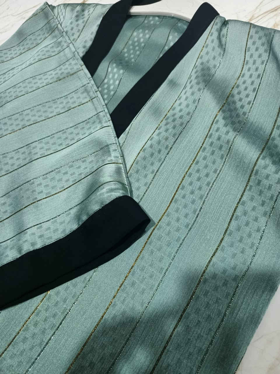 القميص العسلي ب 10 
القميص المقلم ب 5
والبشت ب 10


**إذا كنت صاحب هذا الإعلان وتريد حذفه لأي سبب، رجاءا أرسل رسالة إلى الدعم الفني**